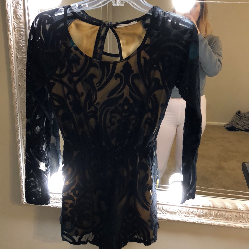 Gorgeous romper - Picture 2 of 3